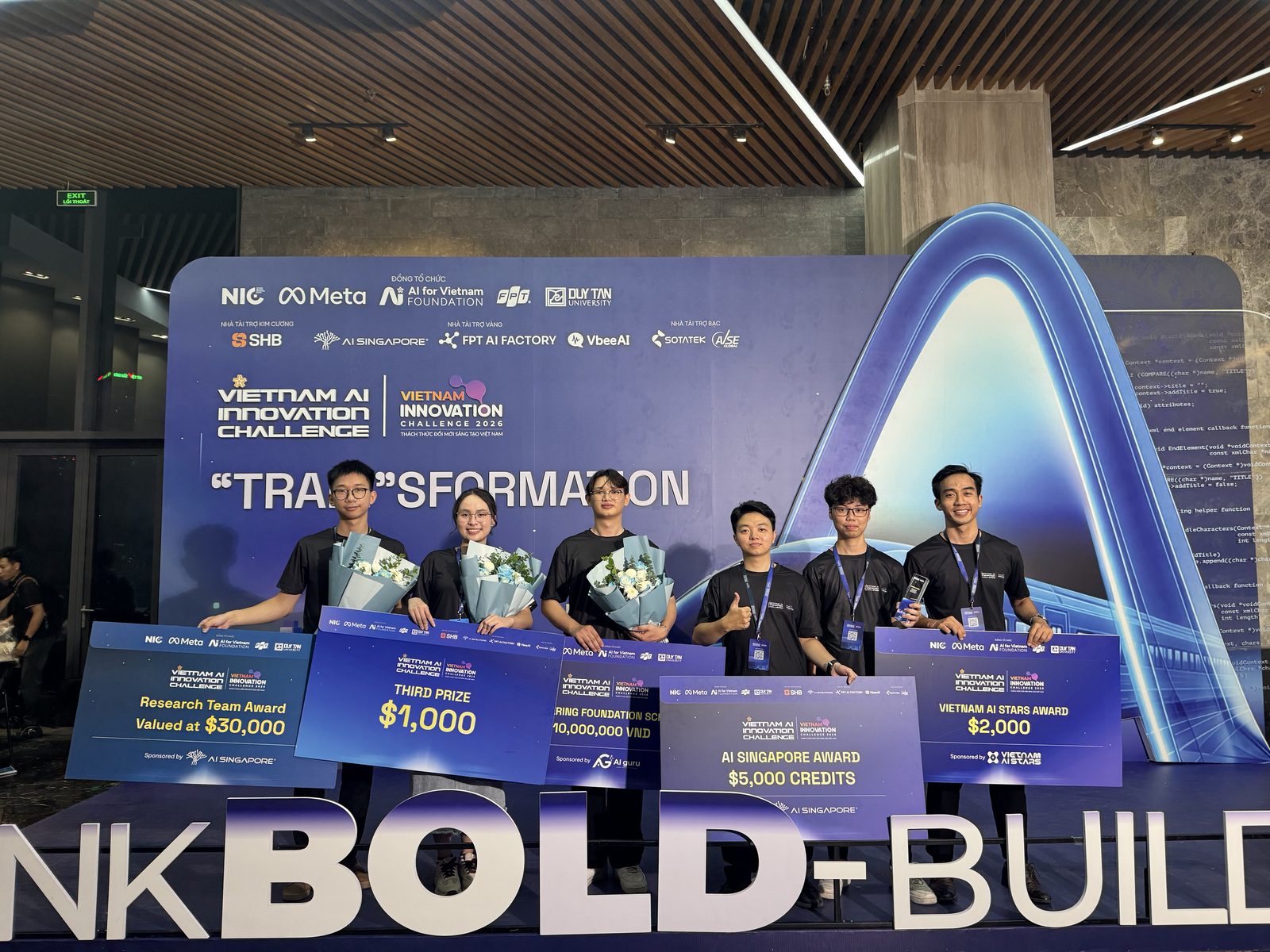 Đội SenAI cùng các giải thưởng tại Vietnam AI Innovation Challenge 2026